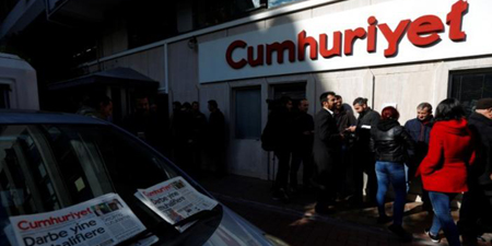 Turkey orders arrest of nine newspaper staff